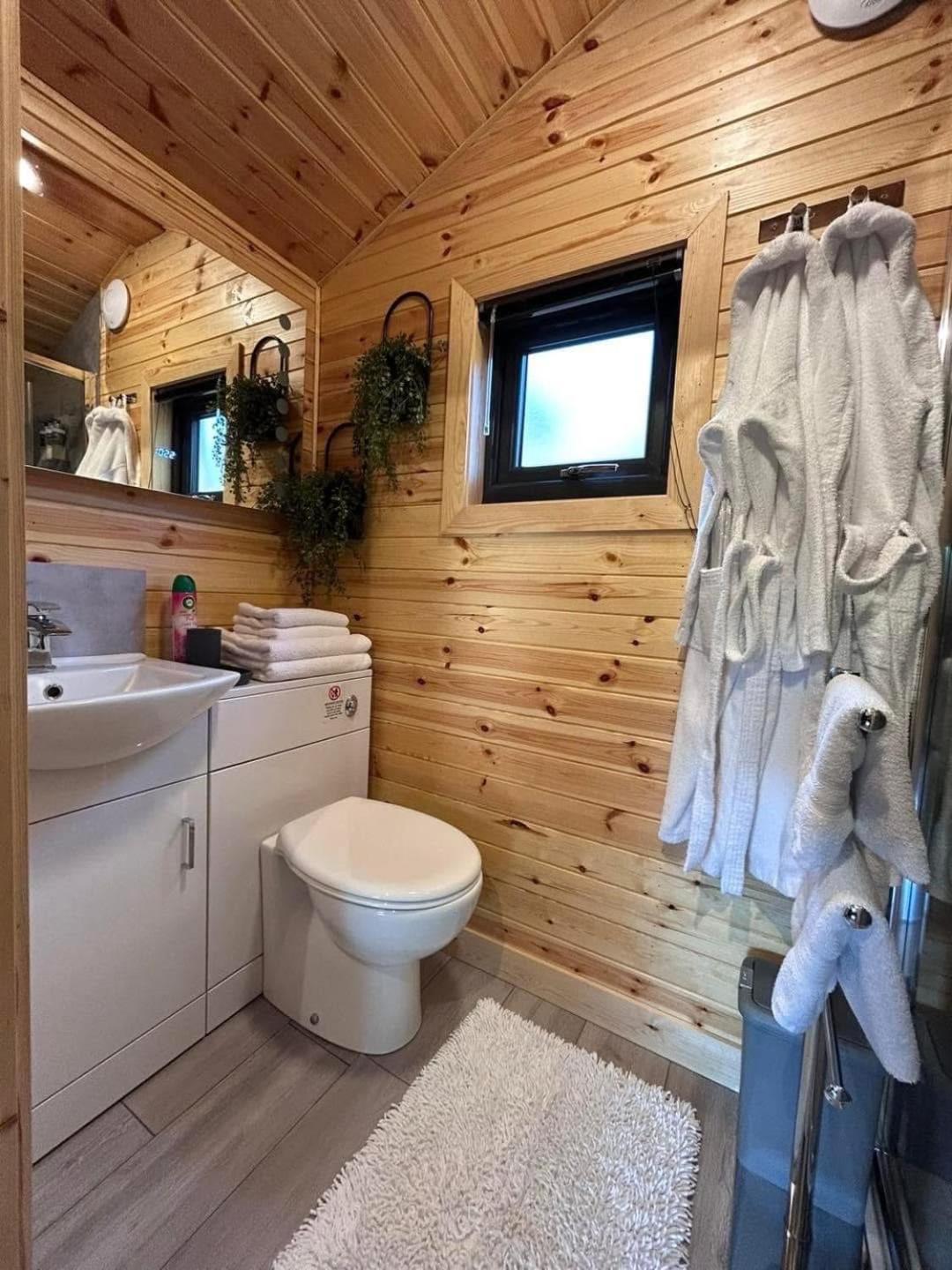 River Huts With Private Hot Tubs * Inverness